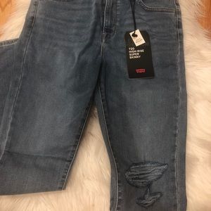 LEVI’S 720 High Rise Super Skinny Jeans